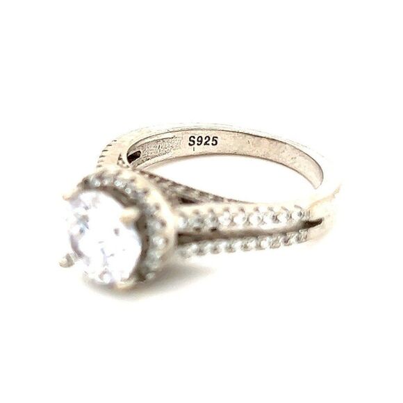 Lovely Solitaire Ring  - Picture 4 of 7